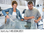 automotive glazier unpacking new glass. Стоковое фото, агентство Ingram Publishing / Фотобанк Лори