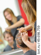woman is having her hair done. Стоковое фото, агентство Ingram Publishing / Фотобанк Лори