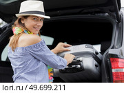 woman travelling by car with suitcases and luggage. Стоковое фото, агентство Ingram Publishing / Фотобанк Лори
