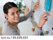 woman is smiling and wiping dust. Стоковое фото, агентство Ingram Publishing / Фотобанк Лори