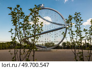 Арт объект на набережно в парке Коломенское в Москве. Редакционное фото, фотограф Константин Григорьев / Фотобанк Лори