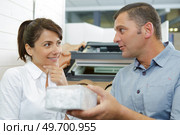 businessman with the employee talking. Стоковое фото, агентство Ingram Publishing / Фотобанк Лори