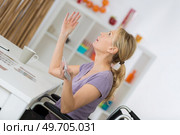 blond woman in wheelchair desperated. Стоковое фото, агентство Ingram Publishing / Фотобанк Лори