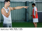 soccer referee focused on work. Стоковое фото, агентство Ingram Publishing / Фотобанк Лори