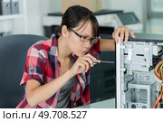 female technician repairing a computer. Стоковое фото, агентство Ingram Publishing / Фотобанк Лори