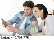 portrait of happy family is making selfie on tablet. Стоковое фото, агентство Ingram Publishing / Фотобанк Лори