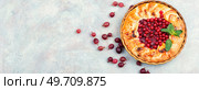 Delicious homemade pie or tart with red currants and gooseberries. Copy space.. Summer pie with berries, space for text. Стоковое фото, агентство Ingram Publishing / Фотобанк Лори