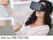 happy young woman with virtual reality headset. Стоковое фото, агентство Ingram Publishing / Фотобанк Лори