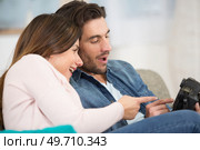 surprised couple reviewing photographs on camera. Стоковое фото, агентство Ingram Publishing / Фотобанк Лори