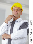 portait of a happy male builder indoors. Стоковое фото, агентство Ingram Publishing / Фотобанк Лори