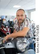 a man with motorcycle workshop. Стоковое фото, агентство Ingram Publishing / Фотобанк Лори