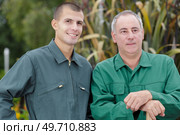 portrait of two gardeners outdoors. Стоковое фото, агентство Ingram Publishing / Фотобанк Лори