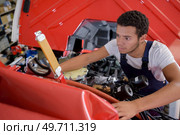 automechanic repairs the engine of a lorry. Стоковое фото, агентство Ingram Publishing / Фотобанк Лори