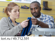 couple is working in factory fabric. Редакционное фото, агентство Ingram Publishing / Фотобанк Лори