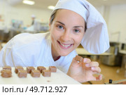 a baker with a chocolates. Стоковое фото, агентство Ingram Publishing / Фотобанк Лори
