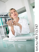 woman in office. Стоковое фото, агентство Ingram Publishing / Фотобанк Лори