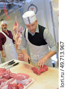 the hardworking meat worker. Стоковое фото, агентство Ingram Publishing / Фотобанк Лори