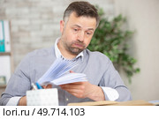 portrait of tired businessman with so many envelops. Стоковое фото, агентство Ingram Publishing / Фотобанк Лори