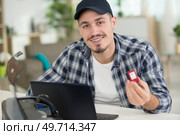 worker using notebook computer showing ink cartridge. Стоковое фото, агентство Ingram Publishing / Фотобанк Лори