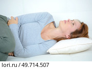 woman curled up on sofa. Стоковое фото, агентство Ingram Publishing / Фотобанк Лори