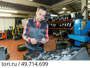 service man worker at factory workshop. Стоковое фото, агентство Ingram Publishing / Фотобанк Лори