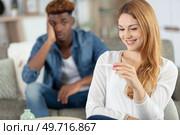 worried man checking a pregnancy test. Стоковое фото, агентство Ingram Publishing / Фотобанк Лори