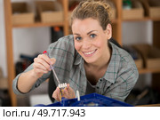 woman wiring up an electrical appliance. Стоковое фото, агентство Ingram Publishing / Фотобанк Лори