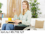 happy young woman at home. Стоковое фото, агентство Ingram Publishing / Фотобанк Лори
