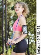 young woman skipping rope during sunny morning on stadium track. Стоковое фото, агентство Ingram Publishing / Фотобанк Лори