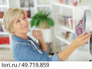 a senior woman expressing true emotions. Стоковое фото, агентство Ingram Publishing / Фотобанк Лори