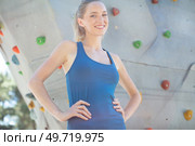 fit beautiful woman climber posing. Стоковое фото, агентство Ingram Publishing / Фотобанк Лори
