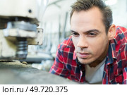 professional engineer metalworker operating cnc milling machine. Стоковое фото, агентство Ingram Publishing / Фотобанк Лори