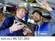 aviation assembling team at work. Стоковое фото, агентство Ingram Publishing / Фотобанк Лори
