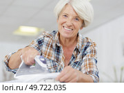 senior woman busy with ironing. Стоковое фото, агентство Ingram Publishing / Фотобанк Лори