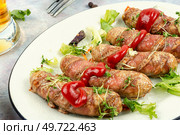 Fried sausage on plate, fast food. Barbecue bratwurst. Fried sausage on plate. Стоковое фото, агентство Ingram Publishing / Фотобанк Лори