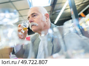 senior gentleman standing with glass. Стоковое фото, агентство Ingram Publishing / Фотобанк Лори