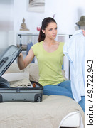 young woman is packing a suitcase. Стоковое фото, агентство Ingram Publishing / Фотобанк Лори