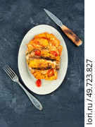 Tasty meat roasted with fresh pineapple. Fruit and meat. Meat baked with pineapple, Cuban food. Стоковое фото, агентство Ingram Publishing / Фотобанк Лори