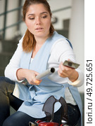 woman hoovering carpet at home. Стоковое фото, агентство Ingram Publishing / Фотобанк Лори