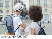 couple deciding for direction. Стоковое фото, агентство Ingram Publishing / Фотобанк Лори