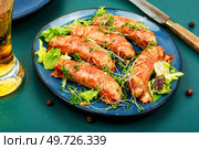 Fried sausage on plate, fast food. Barbecue bratwurst, Oktoberfest celebration.. Fried sausage on plate. Стоковое фото, агентство Ingram Publishing / Фотобанк Лори