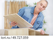 a senior man do-it-yourself concept. Стоковое фото, агентство Ingram Publishing / Фотобанк Лори
