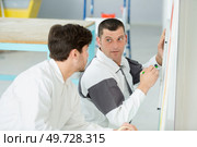 2 painters in building site. Стоковое фото, агентство Ingram Publishing / Фотобанк Лори