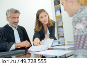 portrait of judges with client. Стоковое фото, агентство Ingram Publishing / Фотобанк Лори