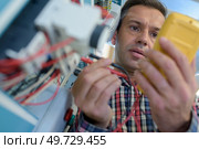 a worker repairing the refrigerator. Стоковое фото, агентство Ingram Publishing / Фотобанк Лори
