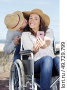 couple in wheelchair doing a selfie. Стоковое фото, агентство Ingram Publishing / Фотобанк Лори