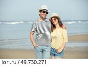 beautiful millennial couple at the beach. Стоковое фото, агентство Ingram Publishing / Фотобанк Лори
