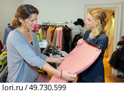a customer of secondhand shop. Стоковое фото, агентство Ingram Publishing / Фотобанк Лори