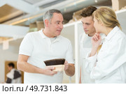 students watching teacher use dusting brush. Стоковое фото, агентство Ingram Publishing / Фотобанк Лори