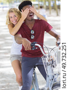 portrait of cheerful positive couple outdoors. Стоковое фото, агентство Ingram Publishing / Фотобанк Лори